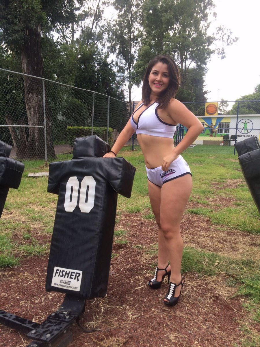 Football_L_S's tweet photo. More of Football Lifestyle shooting @nfl @NFLLive_esp @ESPNdeportesNFL @NFLonFOX @SteelersUnite @Steelersfanclub https://t.co/eBqmBdqcwW