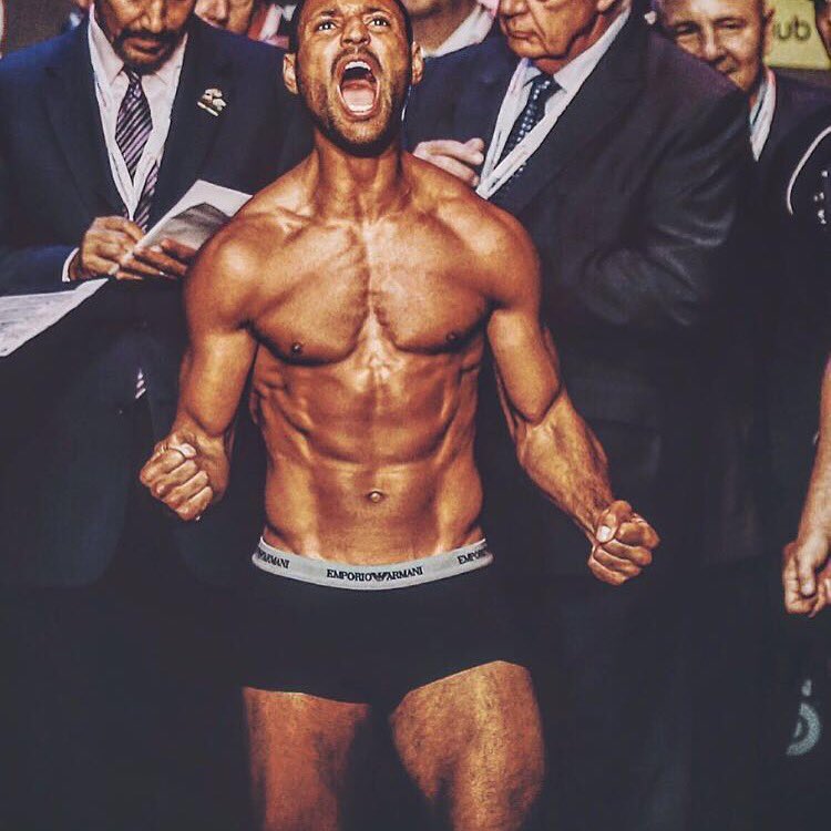 SkyJohnnyNelson's tweet image. Today&apos;s the day for @specialkellbrook Does this look like a blown up welterweight🙊#backthebrit. #teamwork