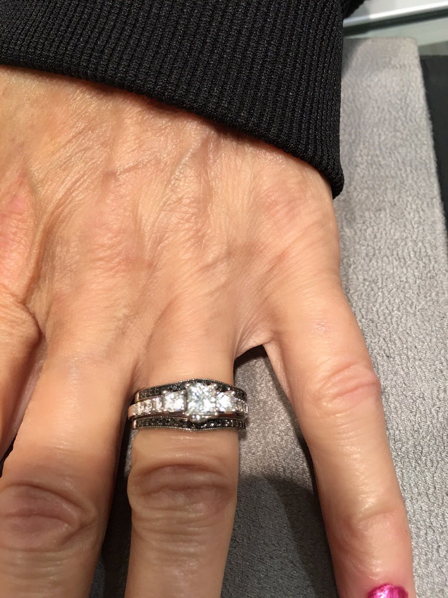 Kay Jewelers (KayJewelers) Twitter