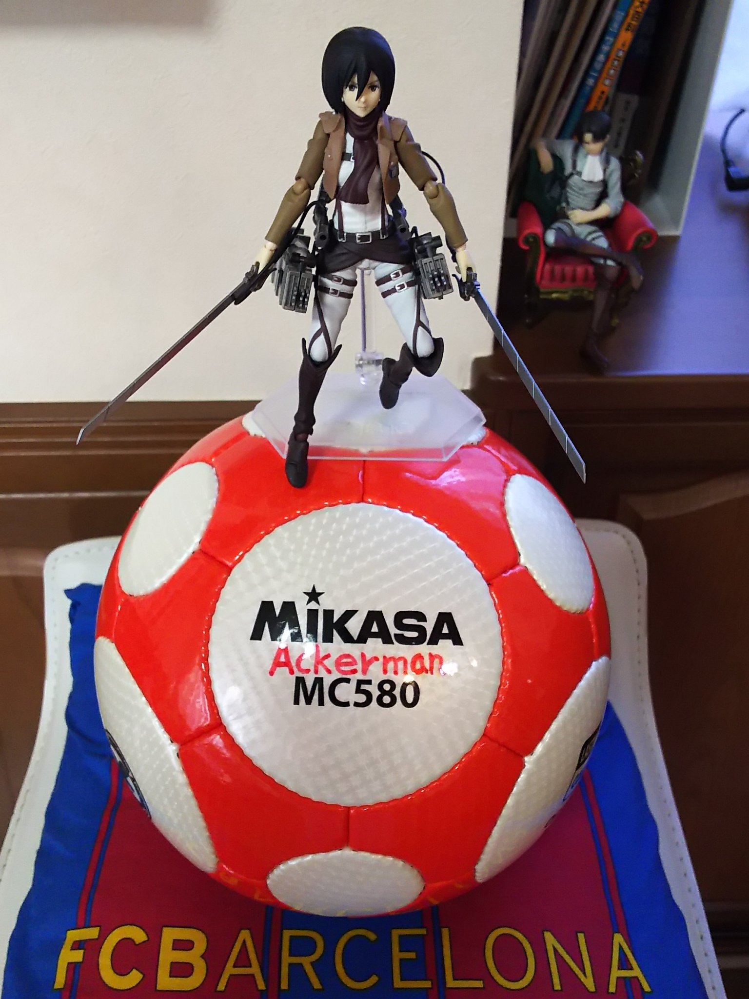 いりこん A Twitter ジャーン Mikasaのサッカーボール買いました 前のボール パンクしちゃったので ミカサのマフラー巻いてるみたいじゃないですか ちょっと公園いってきます T Co Lwsunzz5ik Twitter