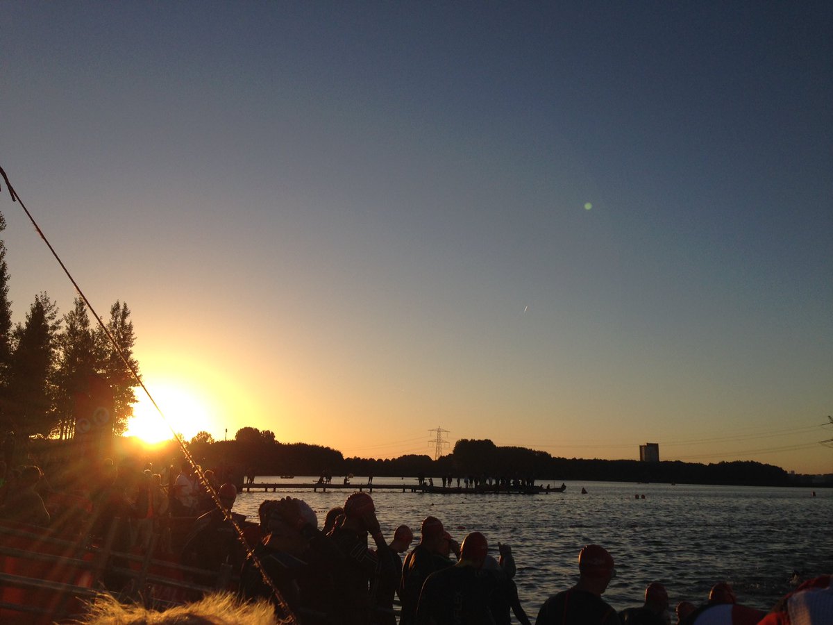 En ze zijn onderweg! <a href="/ChallengeAlmere/">Challenge Almere</a> #challengealmere #triathlon