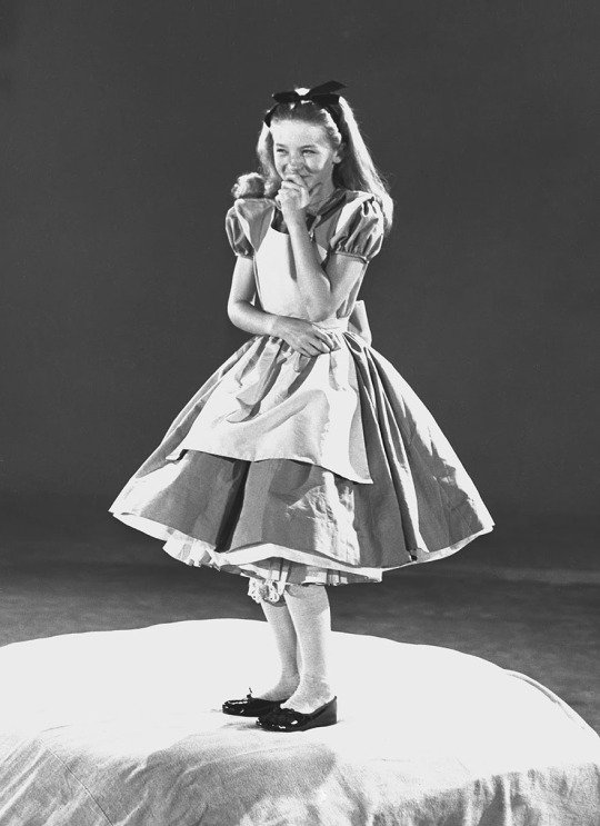 [B!] 書肆ゲンシシャ/幻視者の集い on Twitter: "キャサリン・ボーモント（1938～）。ディズニー映画『ふしぎの国のアリス』に ...
