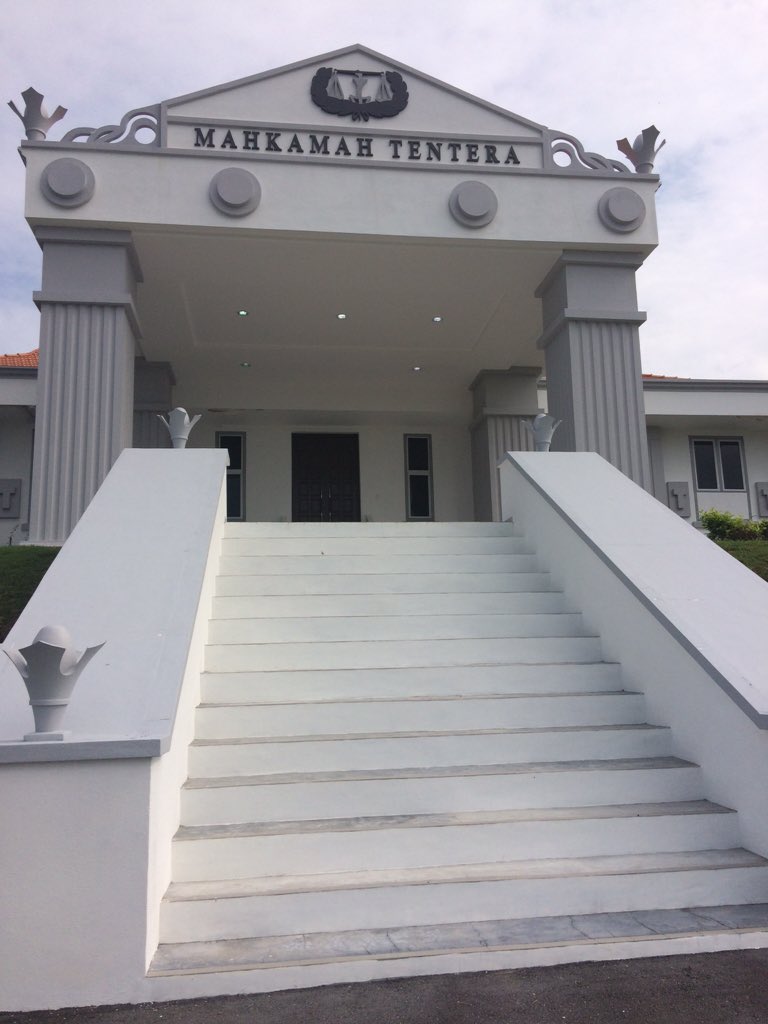 hakimhamid_'s tweet image. ini contoh mahkamah tentera wahai pelajar form6..saya bru snap tdi hahaha. #pengajianAm