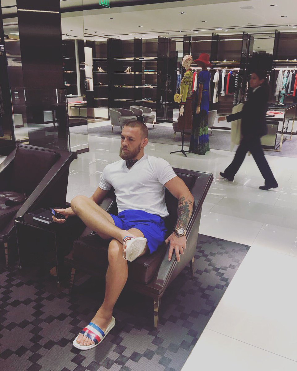 dyd guide godkende Conor McGregor on Twitter: "Relaxing @ Gucci https://t.co/WnaU0ckg25" /  Twitter