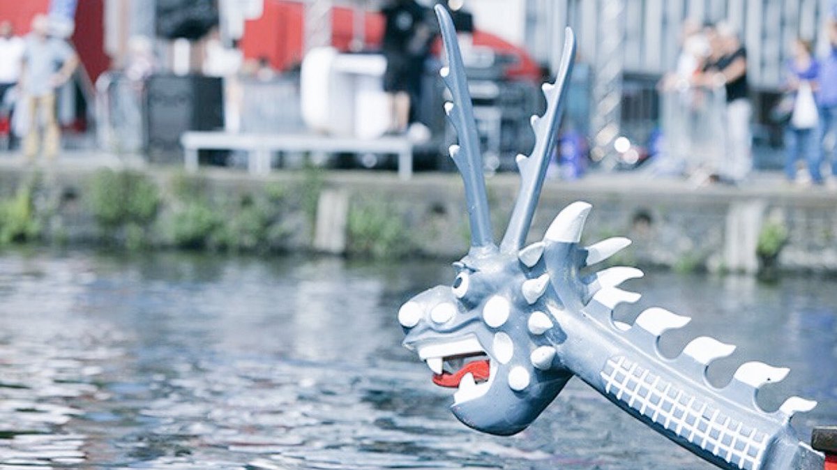 Komende zondag #DrakenBootFestival #piushaven vanaf 12:00u. Wie gaat er dit jaar winnen? #drakenrace #drakenboot