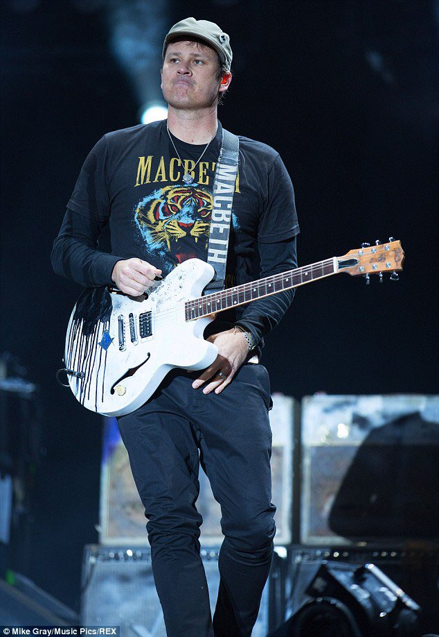 Tom delonge 2001. Tom delonge 2023. Tom delonge. том делонг 2000. том делонг 2000.