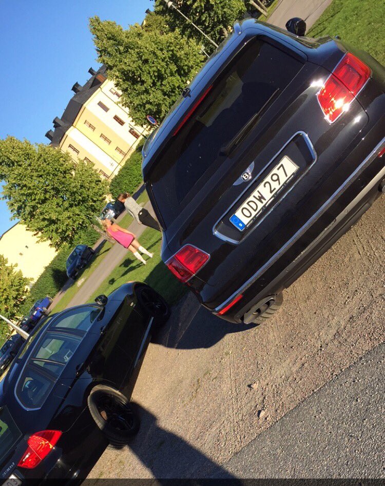 DavidLsson's tweet image. Beemer, Benz or Bentley🤔