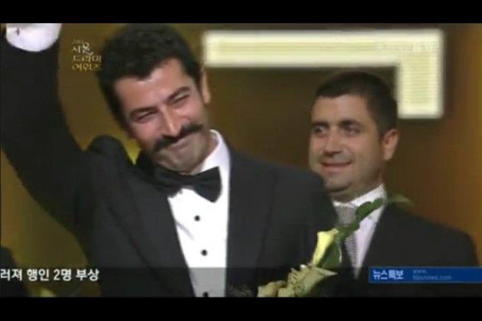 catcornie's tweet photo. Kare kare gururlar👏🏻Seoul her sene bi yakışıklımızı ağırlıyor valla😹Gözler de gönüller de bayram🇹🇷 #seouldramaawards https://t.co/FDsRyiJYOn
