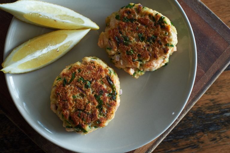Best salmon patties! 🐟💕 A very easy recipe: nurturefromwithin.com.au/fresh-salmon-p…