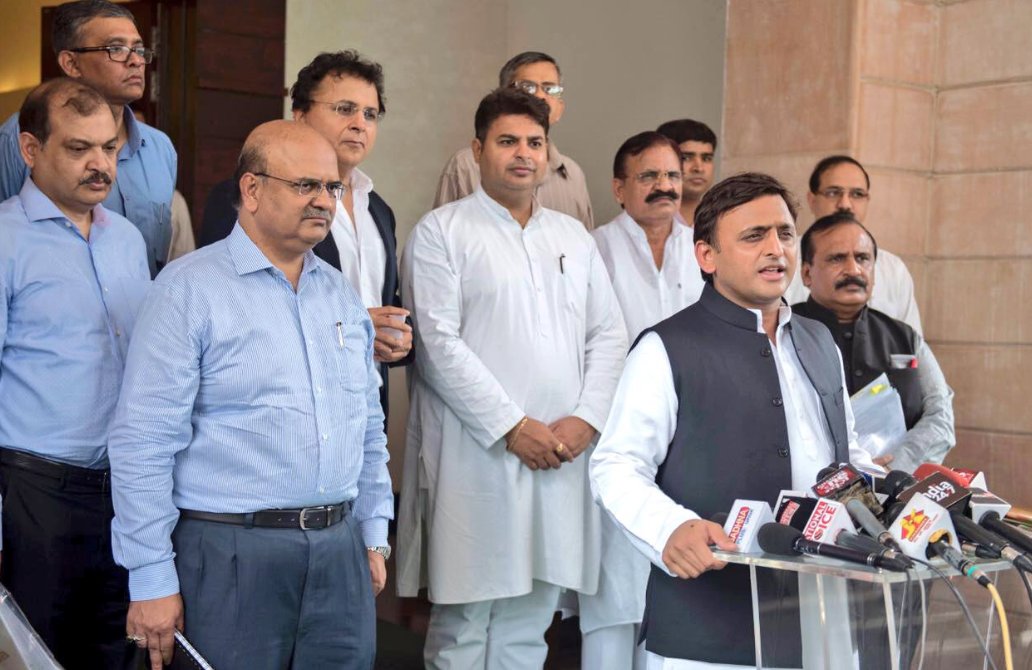 SocialSamajwadi's tweet photo. @yadavakhilesh Reveals Plans to Make UP The Biggest Investor’s Hub @CMOfficeUP #UPKiKhabar https://t.co/Nq6QgPFGVm https://t.co/D5piOYZOEY