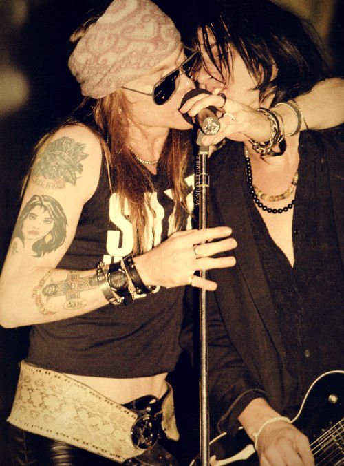 Axl reparte amor Cr0CITRWAAADBS0