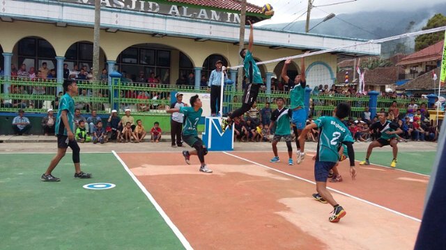 IrvoBayuning's tweet photo. Irvo Bayuning #Irvobayuning #mizuno #kadugede #kuningan #asics #bayuning #volleyball #volley https://t.co/IaLjWj0p9K
