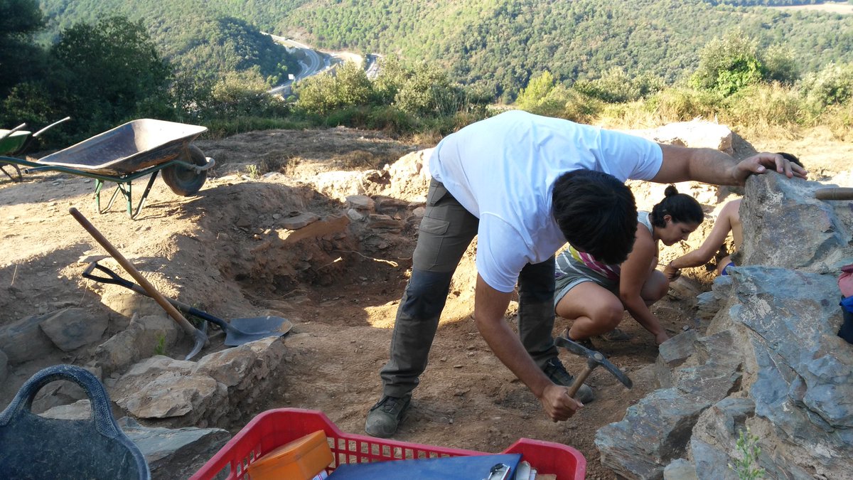 AnaCostaSole's tweet image. l'equip de @UdGLAP seguim treballant a Sant Julià de Ramis,  #oppidum #iberic #Kerunta