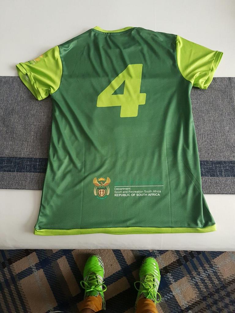 Hayden Marcus is a elite hockey player thats slithering through the whole 10yards#WeMovingYo#Mambasssss <a href="/MMambasPHL/">Mapungubwe MambasPHL</a>