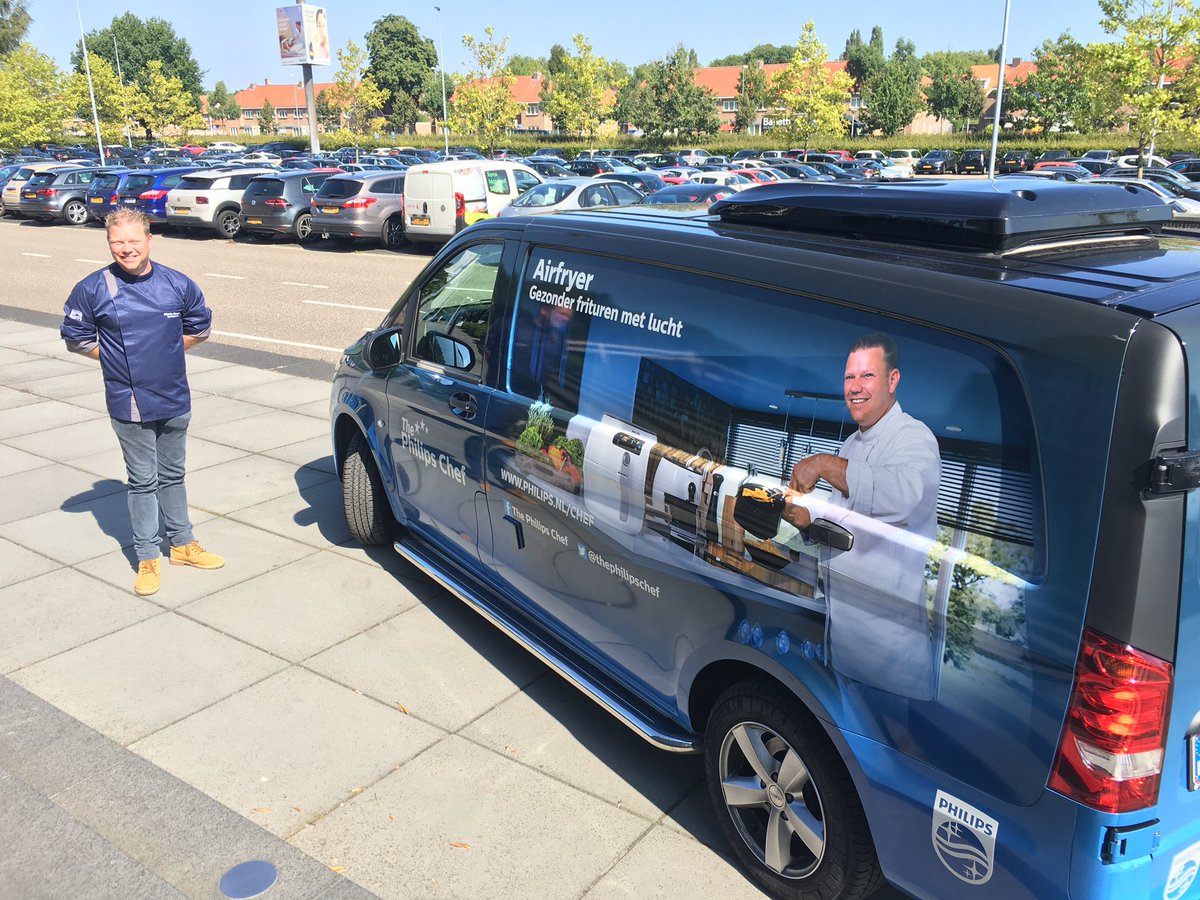 Jaa daar is ie dan de nieuwe bus van de <a href="/thephilipschef/">martin senders</a> . Wie spot hem het eerst op de weg?