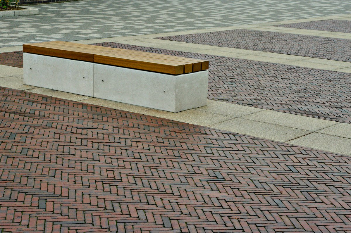 Hardscape_ENG's tweet photo. THROWBACK: #Clay paving at @TrentUni in the midst of trees and benches! #ThrowbackThursday #TBT #Nottingham https://t.co/ttYrHnlXop