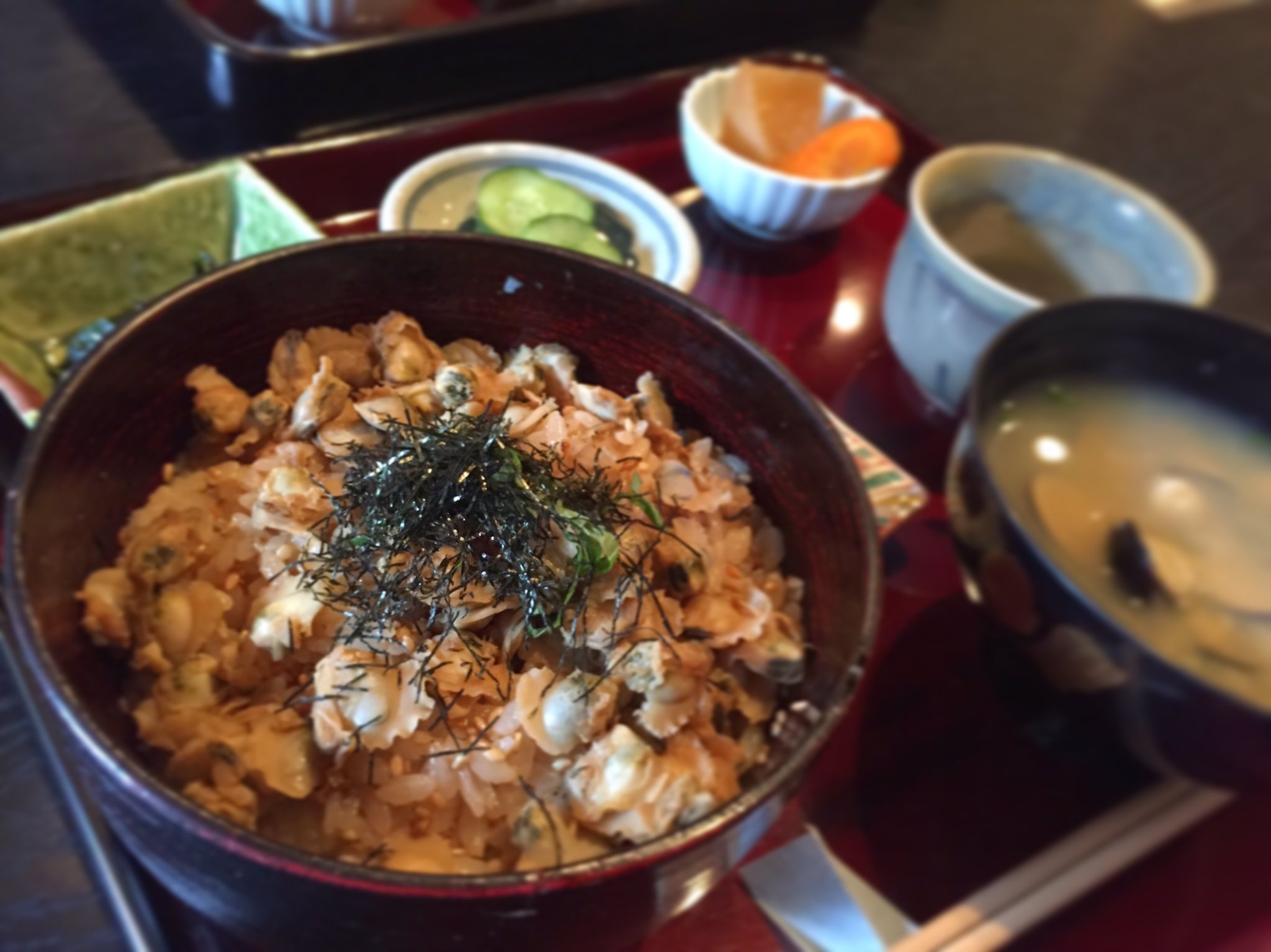 わいざん Kgモーターズ 松江の名物 しじみ丼 宍道湖で採れたたっぷりのしじみを 海苔と大葉と白ゴマで食べる たまらなく美味いおすすめの一品です 季節の風 蔵というお店で食べれます 松江に来る事があれば是非 Yzanの島根グルメ T