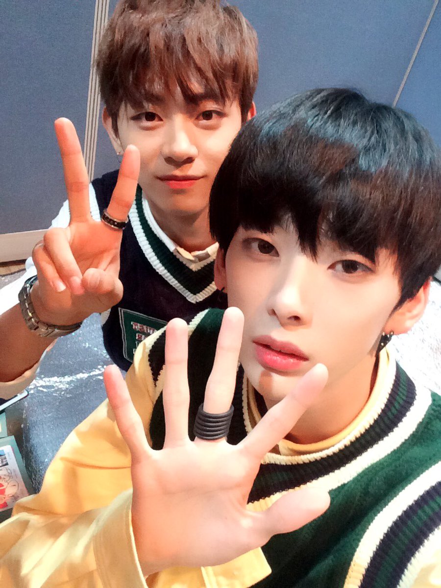 HALOOfficial_'s tweet photo. #헤일로 #HALO 오늘 엠카운트다운헤일로 무대 순서는?? 오늘도 마리야 무대 기대해주세요~ 본방 사수 해달란 마리야💕💕 https://t.co/elzFRSMcYN
