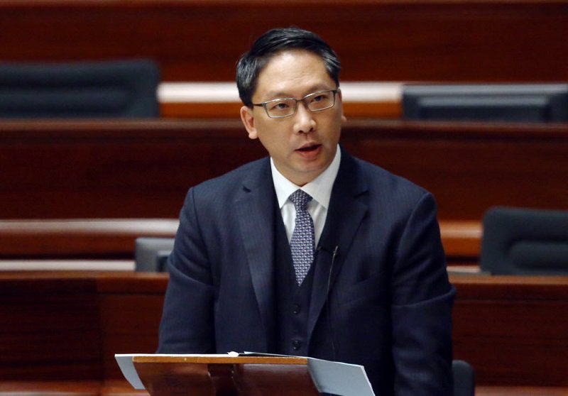 香港律政司司長袁國強週四（9月8日）早上表示，若有立法會選舉涉及舞弊，即使是在境外發生，港府也有必要跟進。buff.ly/2c9djsL