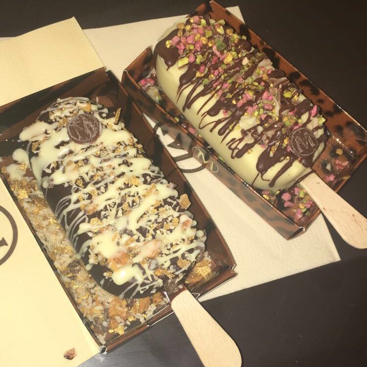 RebeccaBusiness's tweet photo. Thanks to #MagnumLDN for the #MagnumMembersClub party! I went for Vanilla w/ honeycomb, gold leaves & coconut ππ¦πΈ https://t.co/y88OOvmiqR