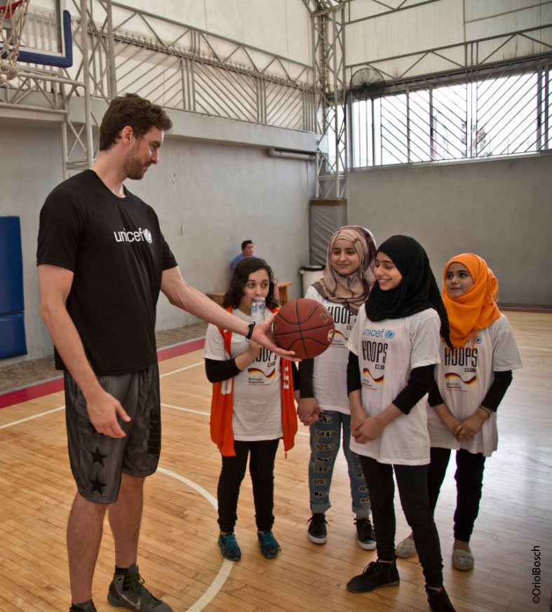 unicef_es's tweet photo. Llegó el día!Hoy a las 17 nuestro Embajador @paugasol nos cuenta en directo en FB su viaje a Líbano #vidasentránsito https://t.co/rRKFRjC62g