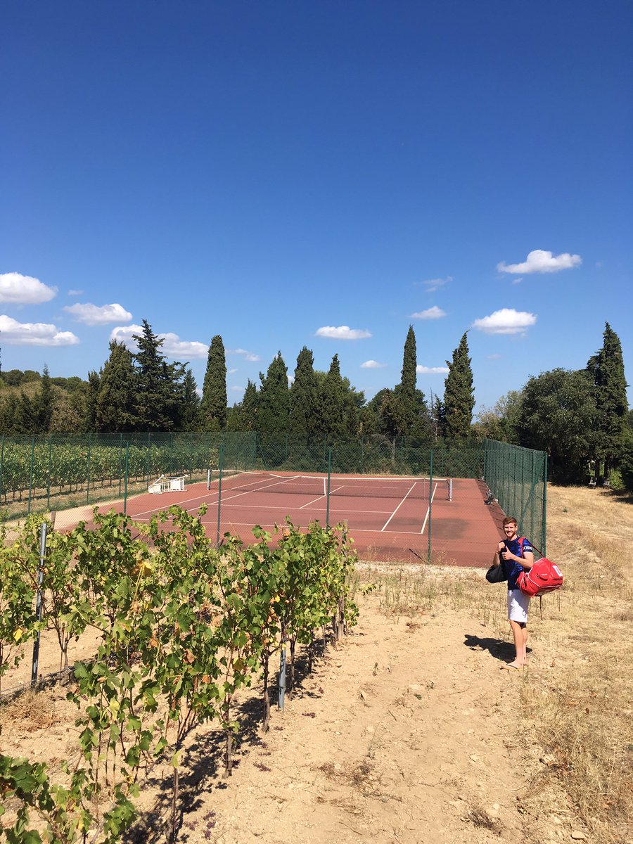 Nice practice in the middle of a vineyard 🎾🍷🍇