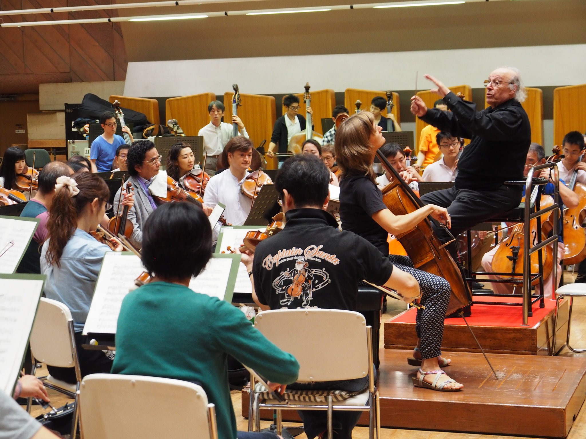 東京都交響楽団 9 10定期cに向けてのリハーサル2日目 ターニャ テツラフ ドイツ カンマーフィル首席奏者 を迎えて エルガーのチェロ協奏曲を初合わせしました エルガーの哀切な旋律を見事に歌いあげるテツラフの手腕にご期待 東京都交響楽団 9 10定期cに向けてのリハーサル2日目 ターニャ テツラフ ドイツ カンマーフィル首席奏者 を迎えて エルガーのチェロ協奏曲を初合わせしました エルガーの哀切な旋律を見事に歌いあげるテツラフの手腕にご期待