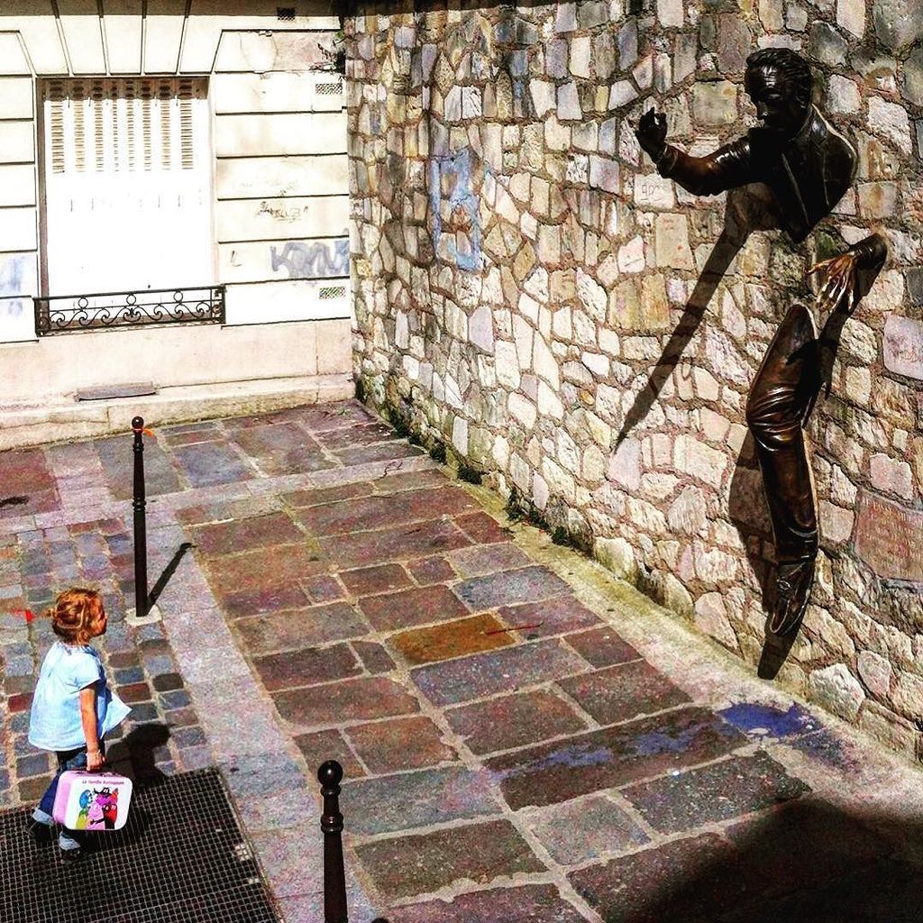 mmeouioui's tweet photo. モンマルトルの通り抜け男 #instacool #instagood #parisphoto #paristyle #parisparc #instaparis #instamon… https://t.co/Ig1ENs8xYF https://t.co/yhctSaj0XF