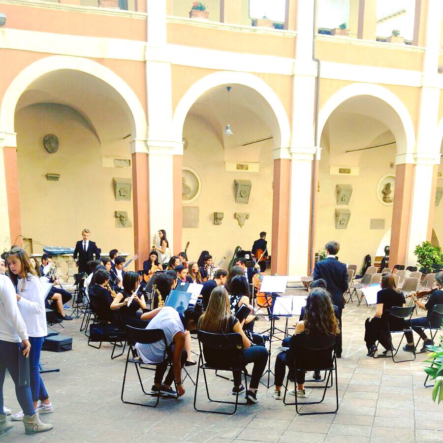 PerugiaClassica's tweet photo. We are ready to start! #Smu2016 #BeChoral #Mezzanottebianca della #lauda @EnjoyPerugia @CulturaComPg @AlcatrazGubbio https://t.co/dj9G7OoZeM