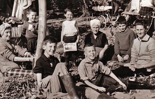 we love a bit of nostalgia, looking through the history of The Hop Farm 1966 #history #hop #family #kent #vintage https://t.co/MYqY5eTaNH