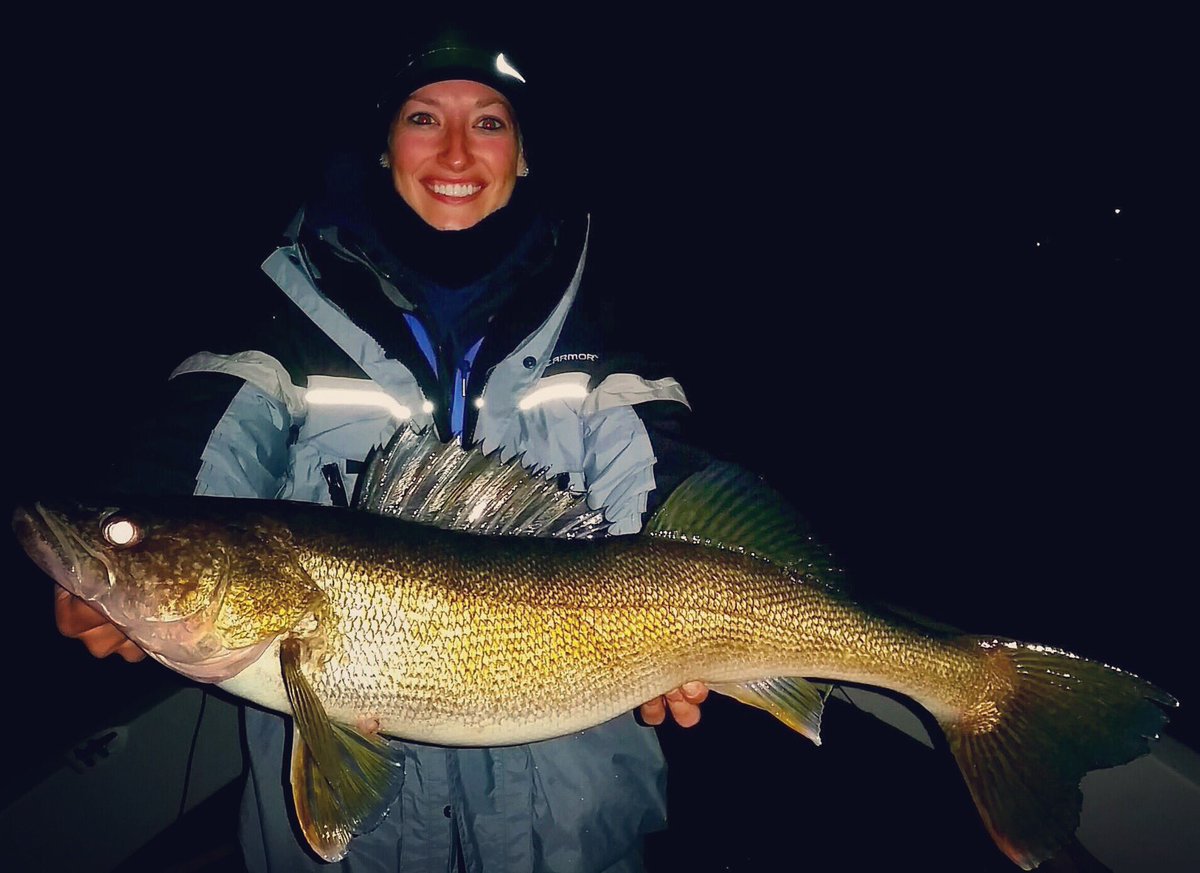 thejennbecker's tweet image. Who's ready for fall? 🙋🏼 #TBT #fall #fishing #trolling #walleye #girlswhofish #minnesota #whatgetsyououtdoors