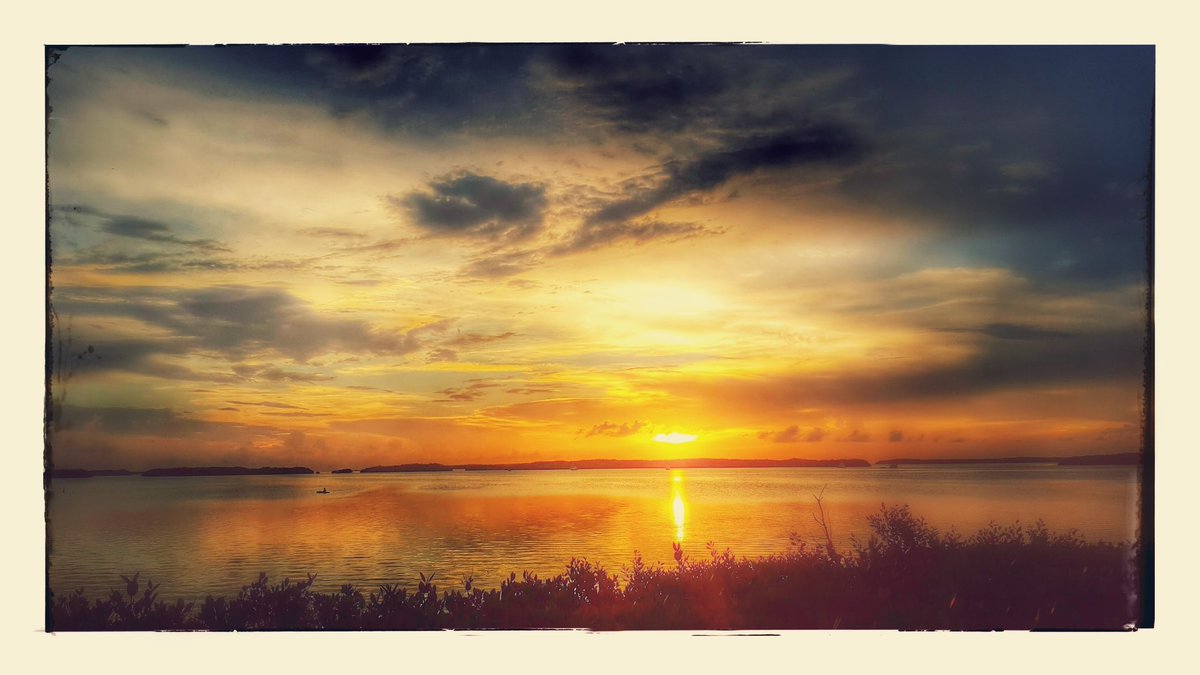 Another stunning #sunsetview from the #floridakeys! <a href="/ShareALittleSun/">ShareALittleSunshine</a> <a href="/thefloridakeys/">The Florida Keys & Key West</a> <a href="/NWSKeyWest/">NWS Key West</a>