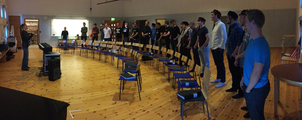Snapsakademien's tweet photo. Igår började vi terminen på allvar - med hela 11 nya, grymma sångare! Kommer bli ett fantastiskt år! https://t.co/OZccPEINA5