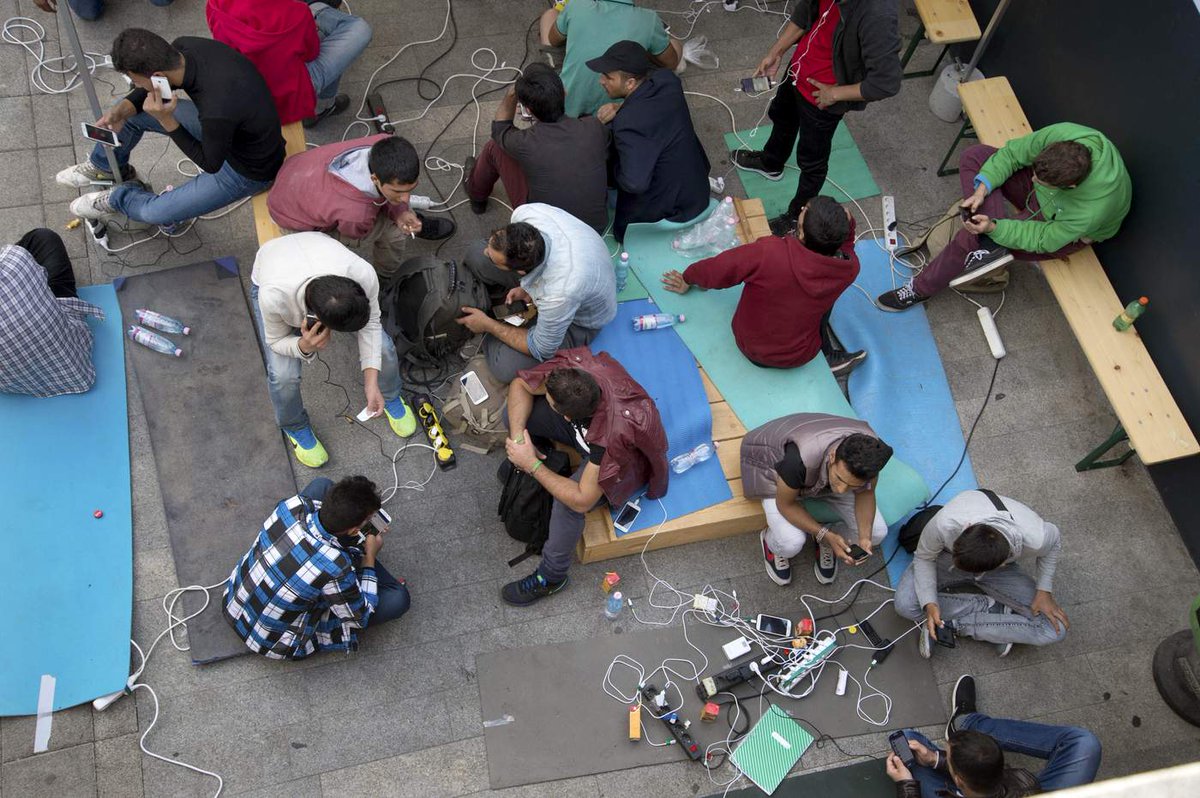 cristobalcobo's tweet image. Int. #Data Responsibility Conf. - people first in a #digitalage responsible-data.org v @gideonshimshon #dataethic