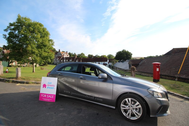 JSAestateagents's tweet photo. It's hard to get that #FridayFeeling when you #love your job - esp. the #location! #lovemyjob #sussex #eastdean https://t.co/5VqG5rP98F