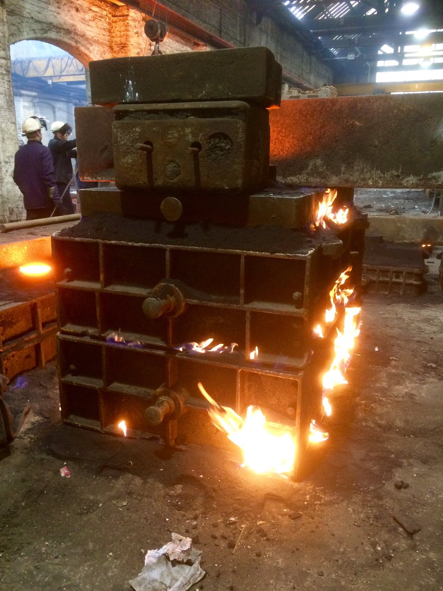 artfoundryman's tweet image. No better place to be than @HargreavesFndry on #castingthursday especially when it&apos;s warm ! #foundrywork