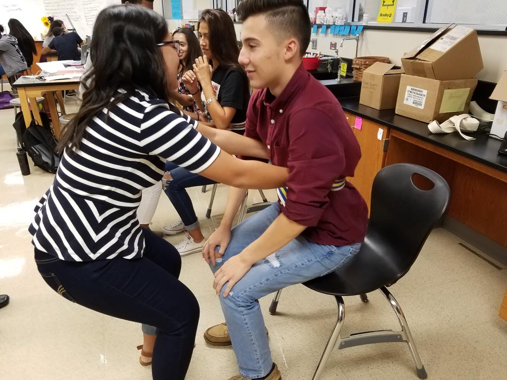 cwhs_medacademy's tweet image. Health Science students practicing patient transport techniques #SpringISDCTE