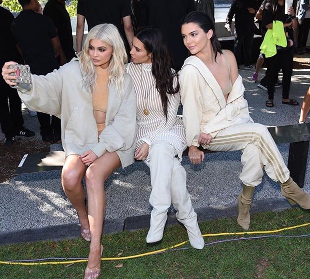 unicrownpanda's tweet photo. trio 👭👸🏽💖 @KimKardashian @KendallJenner @KylieJenner 😍 https://t.co/BWJ9XZfCpG