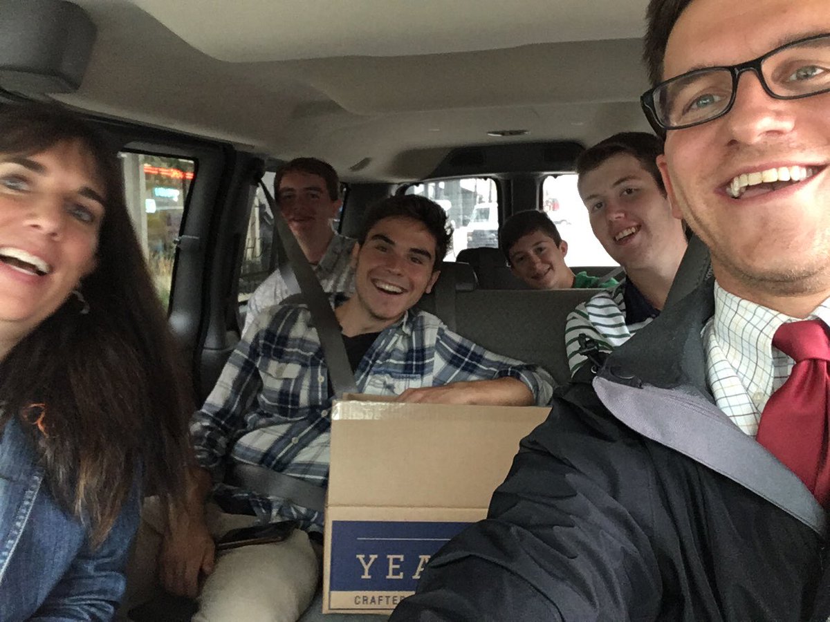 muhsaufdeutsch's tweet image. @marquettehigh @MUHSHDL out delivering sandwiches to the hungry this morn #workofmercy