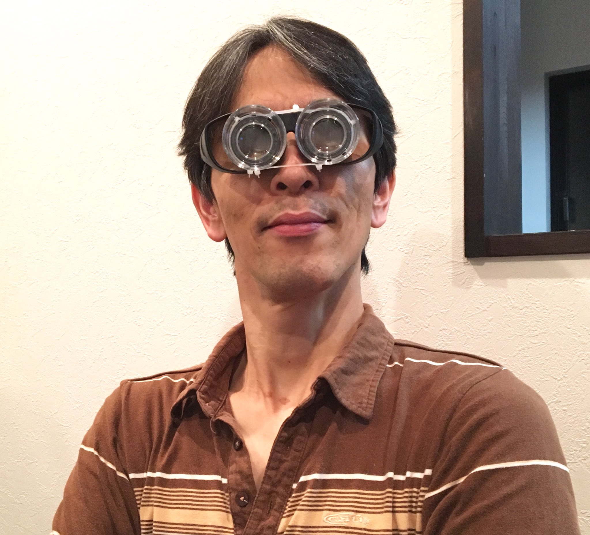 コイケユタカ En Twitter 3dメガネを自作 百均のサングラスをくり抜いてルーペ２つをロックタイで留め324円で完成 Youtubeで3d動画見たら予想以上に凄っ 家族で妙に盛り上がってしまった かけてる姿も笑えるw T Co Lvvwqnqh3g Twitter