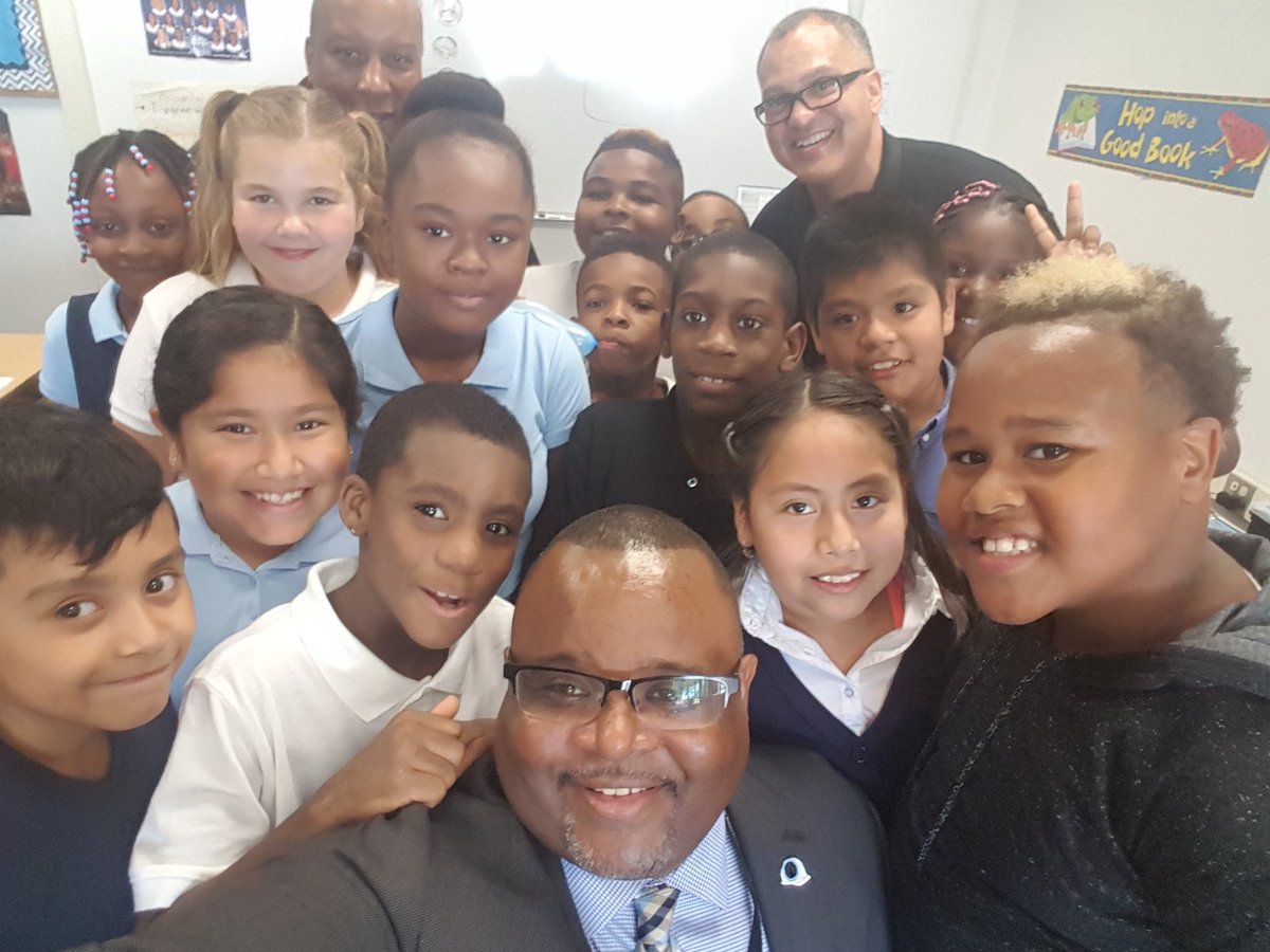 DrLRepollet's tweet photo. 1st Day of School Selfies with Super #buildingabrighterfuture @MirthilBuilt @Gerbs10 @Prncpl_ERuiz @RubberbandMan95 https://t.co/YO531InYC5
