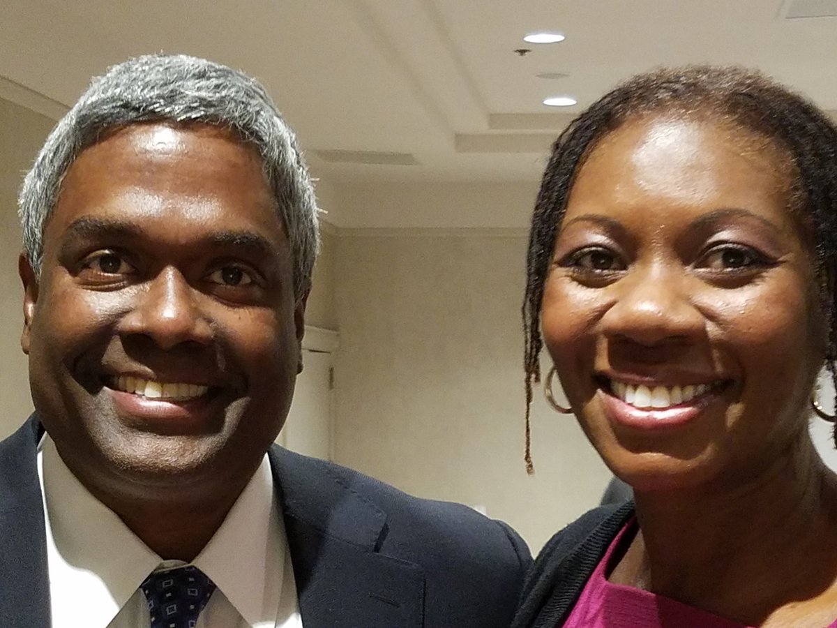 San_Nicholson's tweet photo. Great conversations with customers and George Kurian! #NetApp #NetAppGOV #Denver #ReadyforInsight https://t.co/2OL9bt1tve