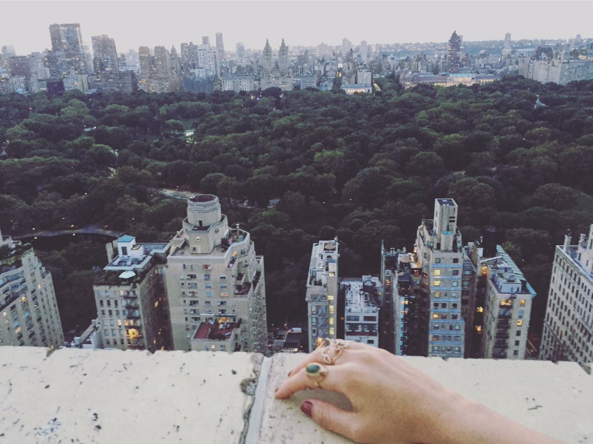 MariaSharapova's tweet photo. #NYC rooftop from different angles under the sunset https://t.co/Os1OI3fDI2