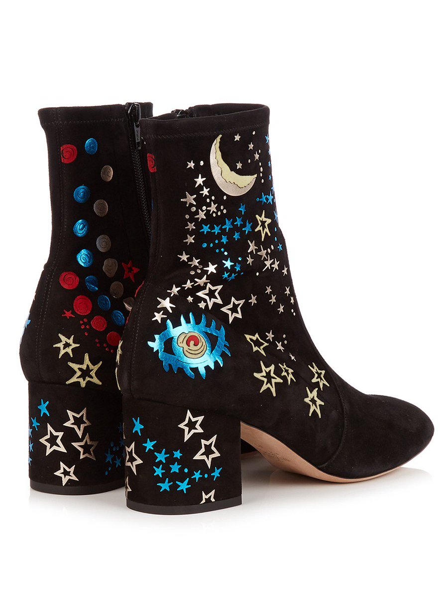 NZScienceLearn's tweet photo. Boots for driving the Square KM array...
#Astrocouture #Fridayfrippery @JohnstonHollitt @MaisonValentino https://t.co/Ut3ugDTjoF