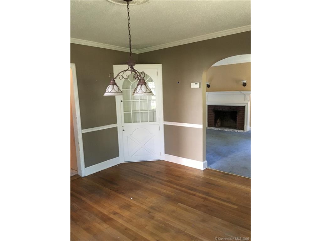 InnovProp's tweet image. Looking for an amazing tudor style home? This property features a total of 7 rooms, 3 bedrooms and 1/1 baths.