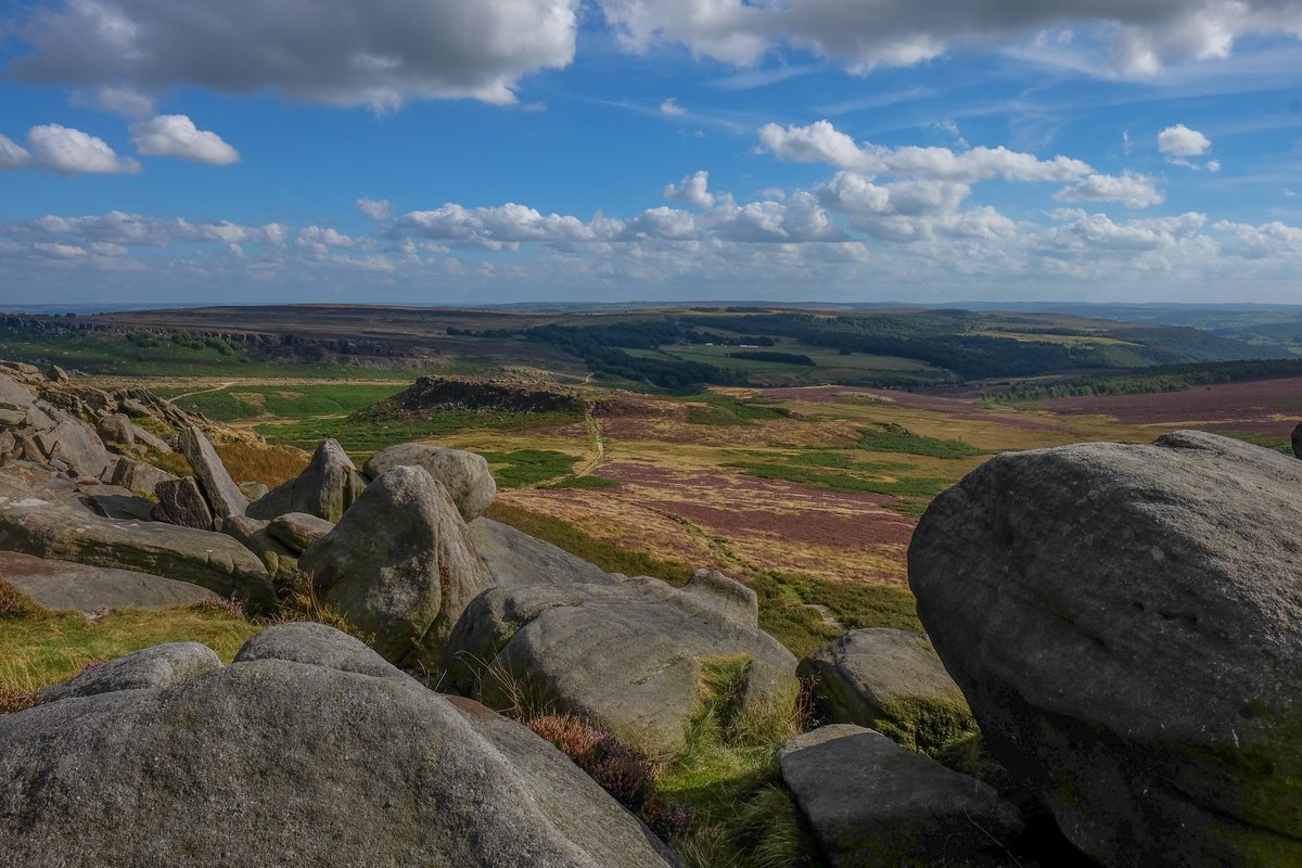 Looking across to Carl Wark iron age fort #peakdistrict #derbyshire #hiking #walking #higgertor