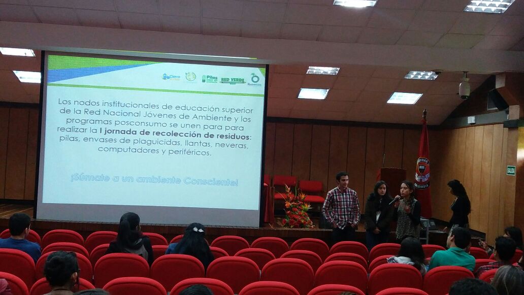 jovenesambiente's tweet photo. Hoy junto al programa pos consumo de @ANDI_Colombia y los Nodos Institucionales iniciamos #AndoRecolectando https://t.co/bB1ca2vzbX
