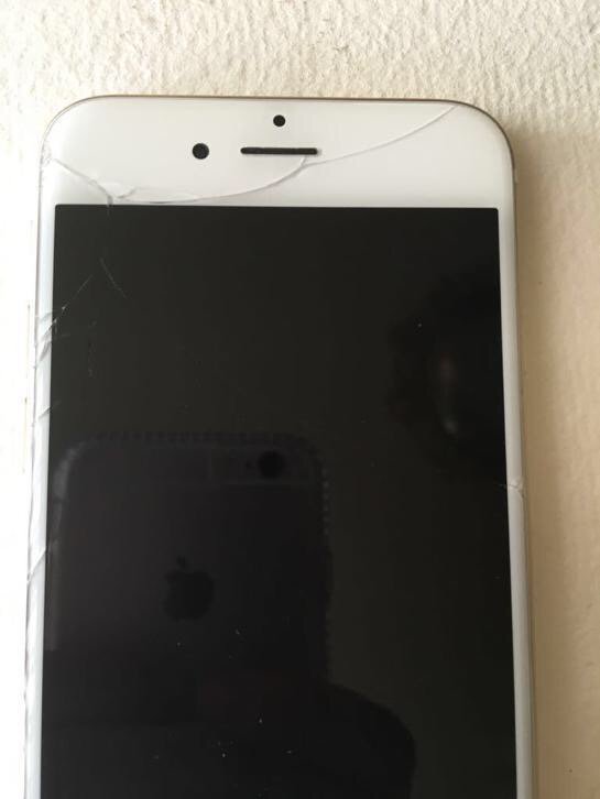 basjeokp's tweet photo. Iphone 6 16gb #iphone6 #apple #marktplaats  https://t.co/LmB8FYhbGN https://t.co/eySujziWFJ