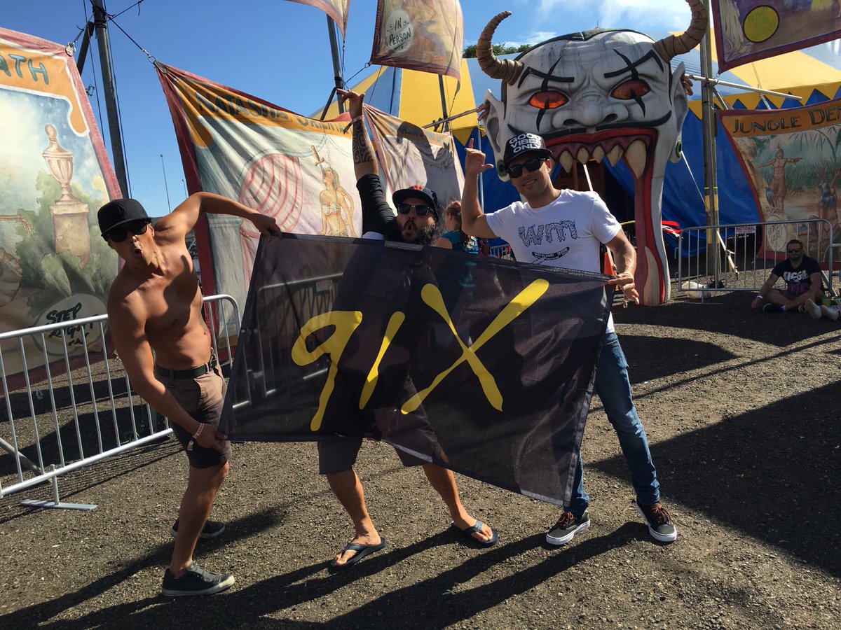91X's tweet photo. Behind the scenes of @pepperlive at Denver @RiotFest with @DanielleStuht! https://t.co/bjhdMZlKbd #Pepper #riotfest https://t.co/uts9A5HG57