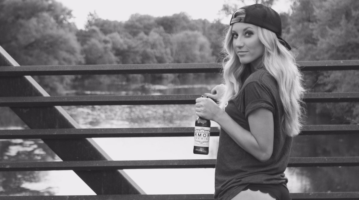 thebeermitten's tweet photo. Grand Armory 🍻 #thebeermitten #beermichigan #grandarmorybrewing #craftbeer #brewbabe #skroove #beerbrigade https://t.co/ZxSJKdIwAW